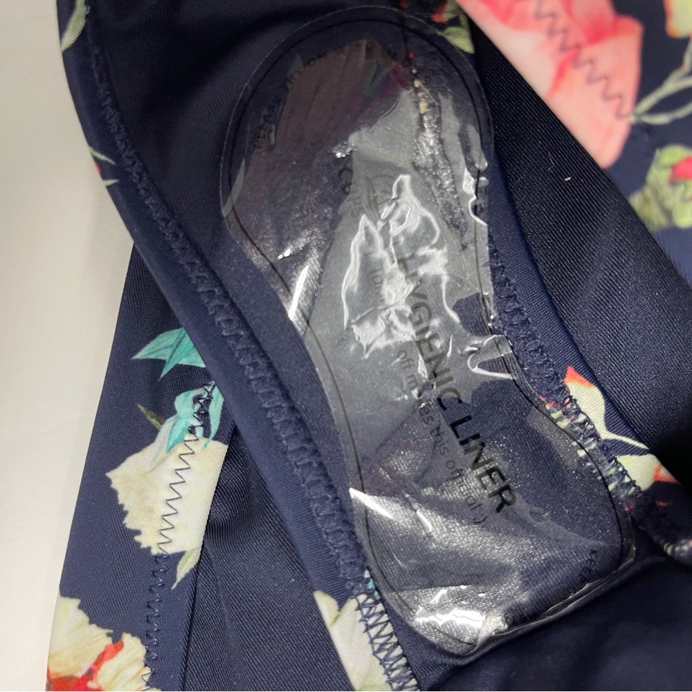 🌺SOLD FLORAL ONE PIECE SWIMSUIT - Picture 13 of 14